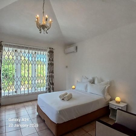 The Coral House Apartment Riviere Noire Ngoại thất bức ảnh