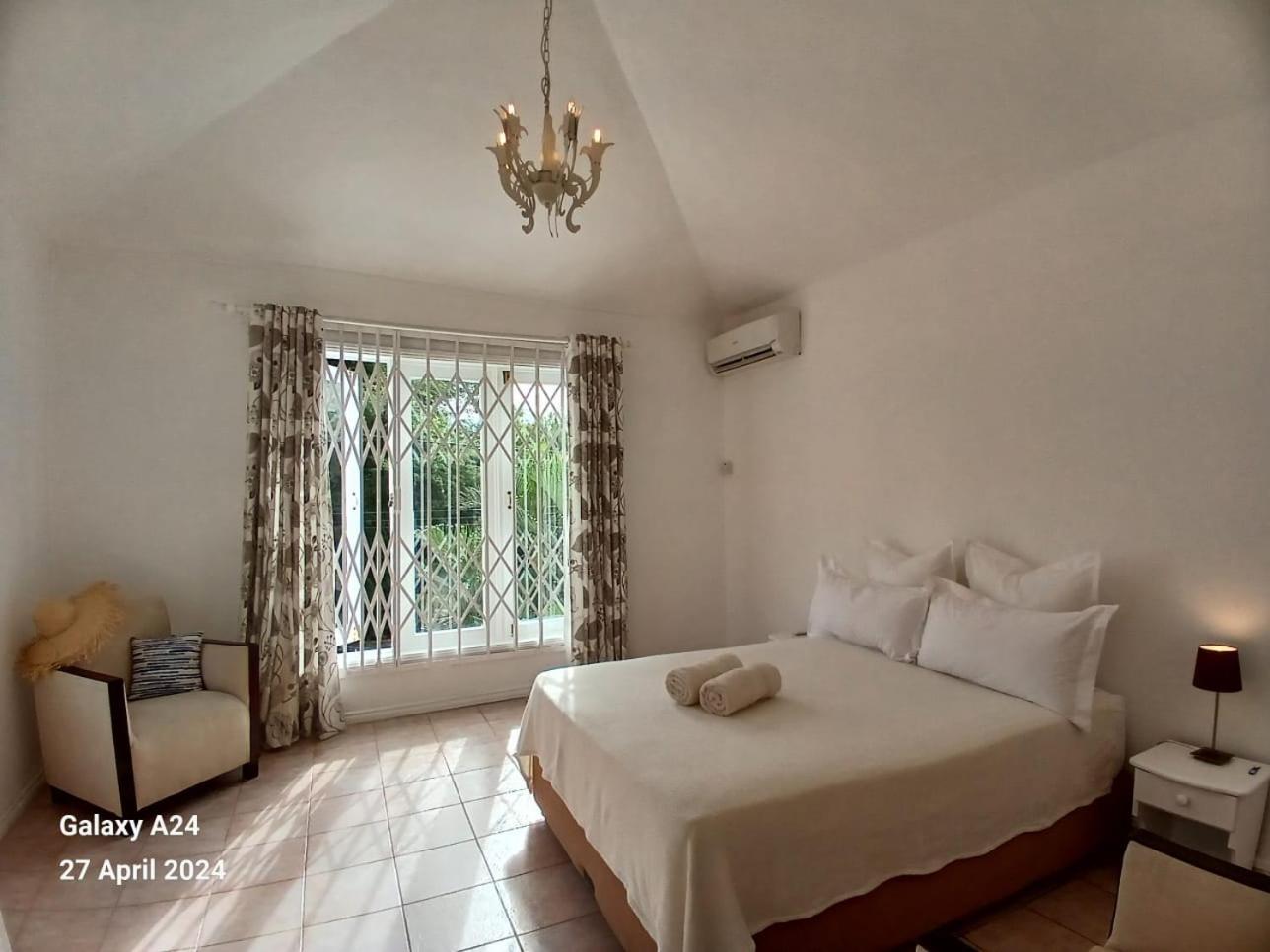 The Coral House Apartment Riviere Noire Ngoại thất bức ảnh