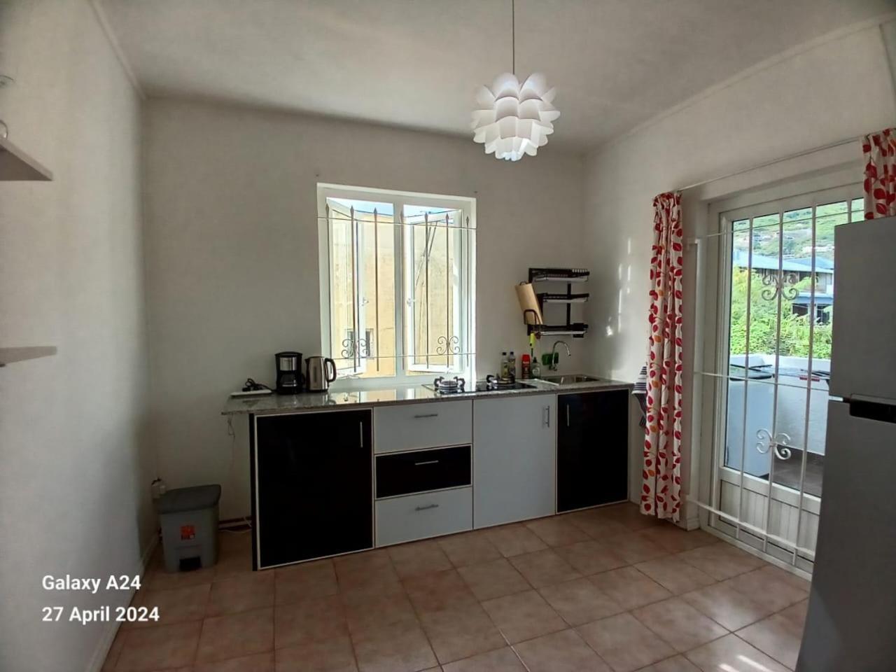 The Coral House Apartment Riviere Noire Ngoại thất bức ảnh