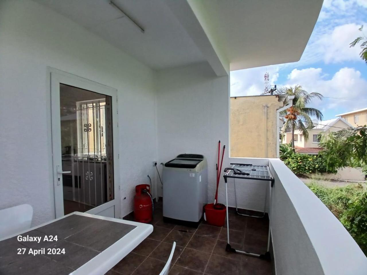 The Coral House Apartment Riviere Noire Ngoại thất bức ảnh