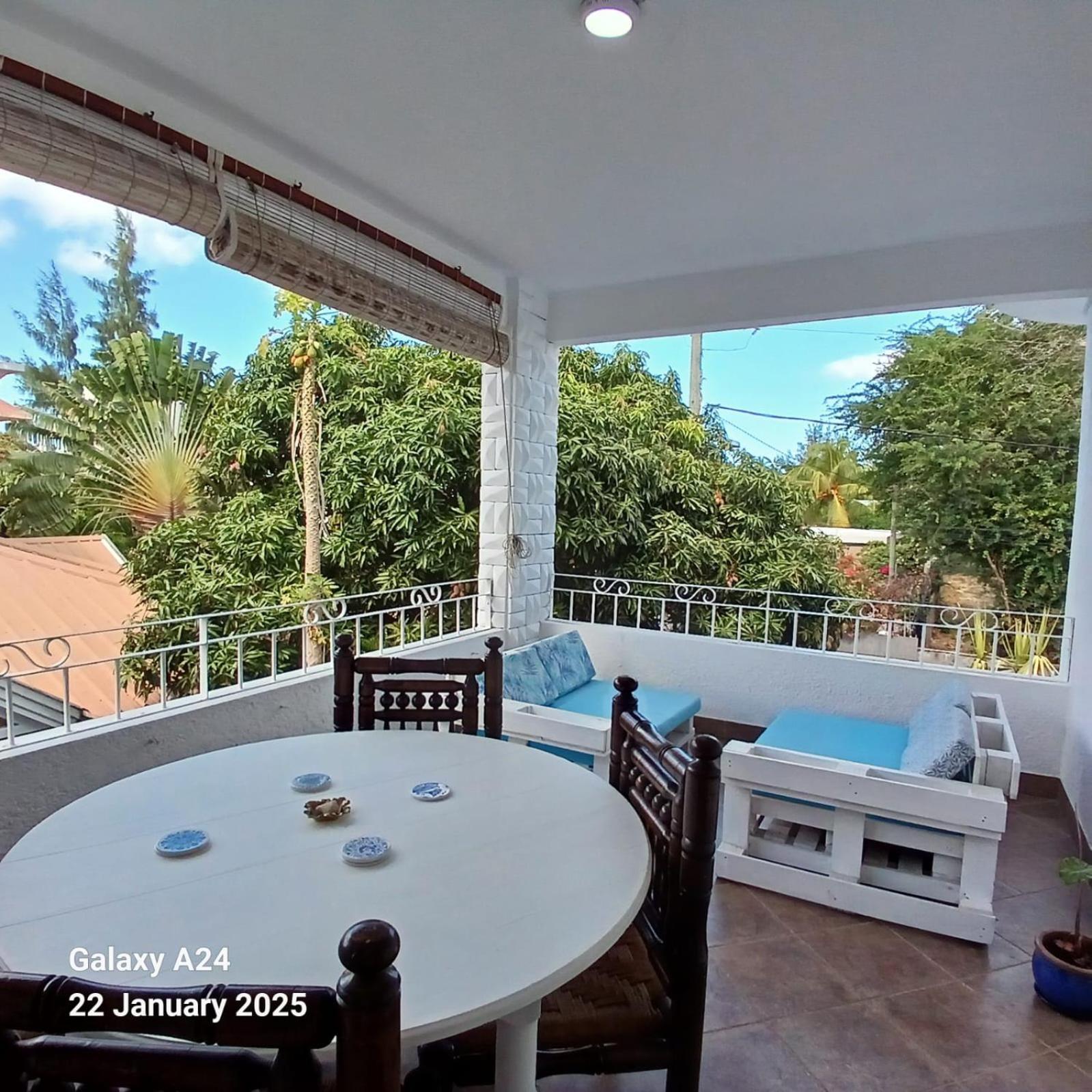 The Coral House Apartment Riviere Noire Ngoại thất bức ảnh
