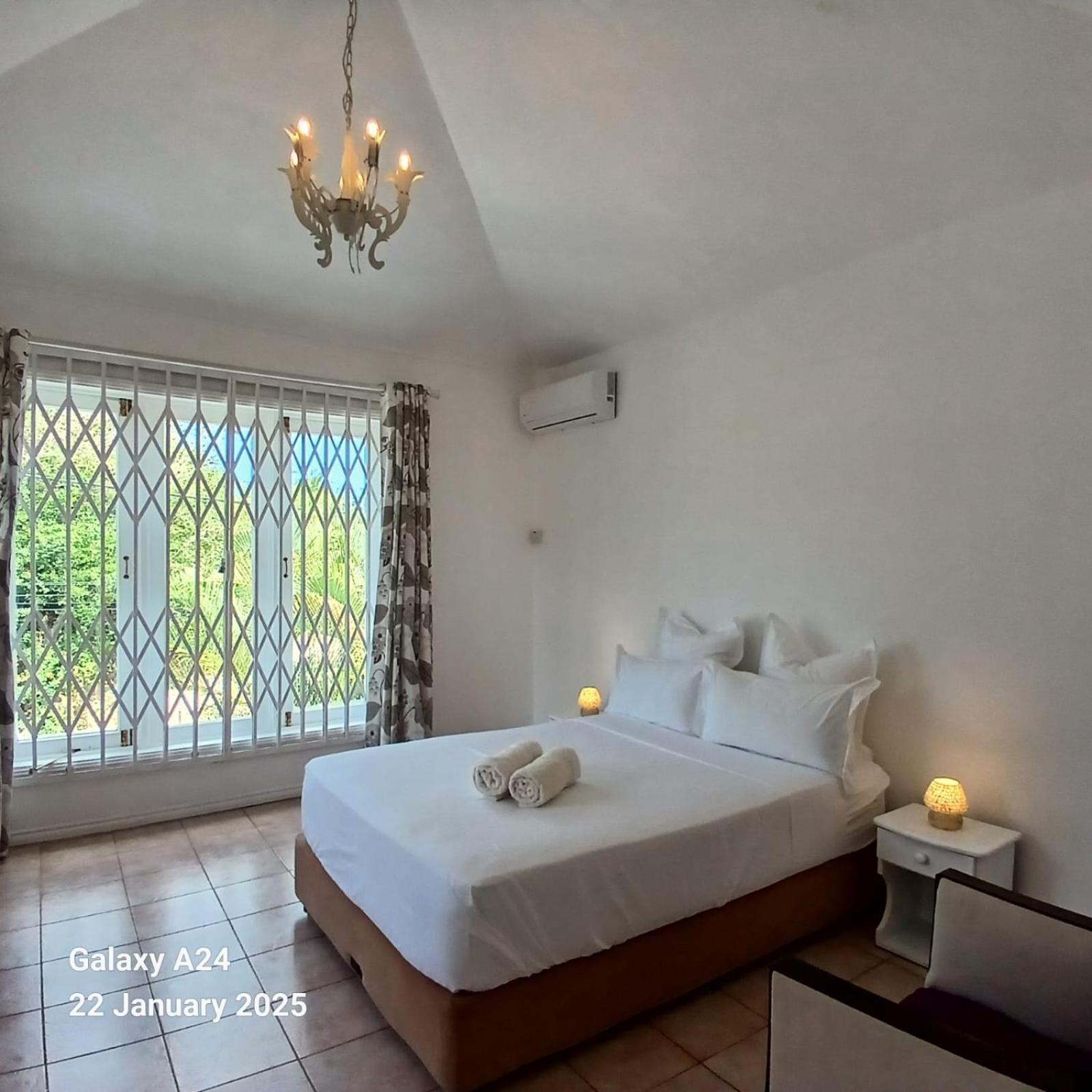 The Coral House Apartment Riviere Noire Ngoại thất bức ảnh