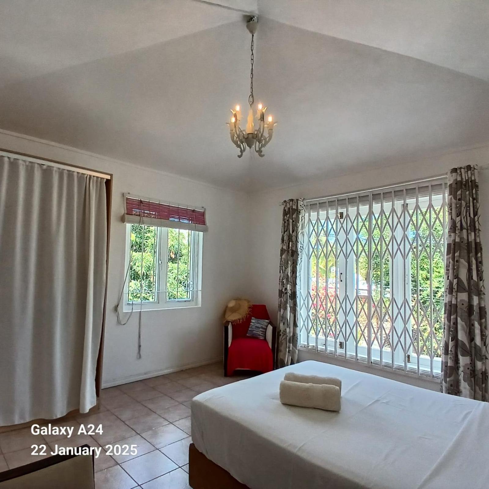 The Coral House Apartment Riviere Noire Ngoại thất bức ảnh