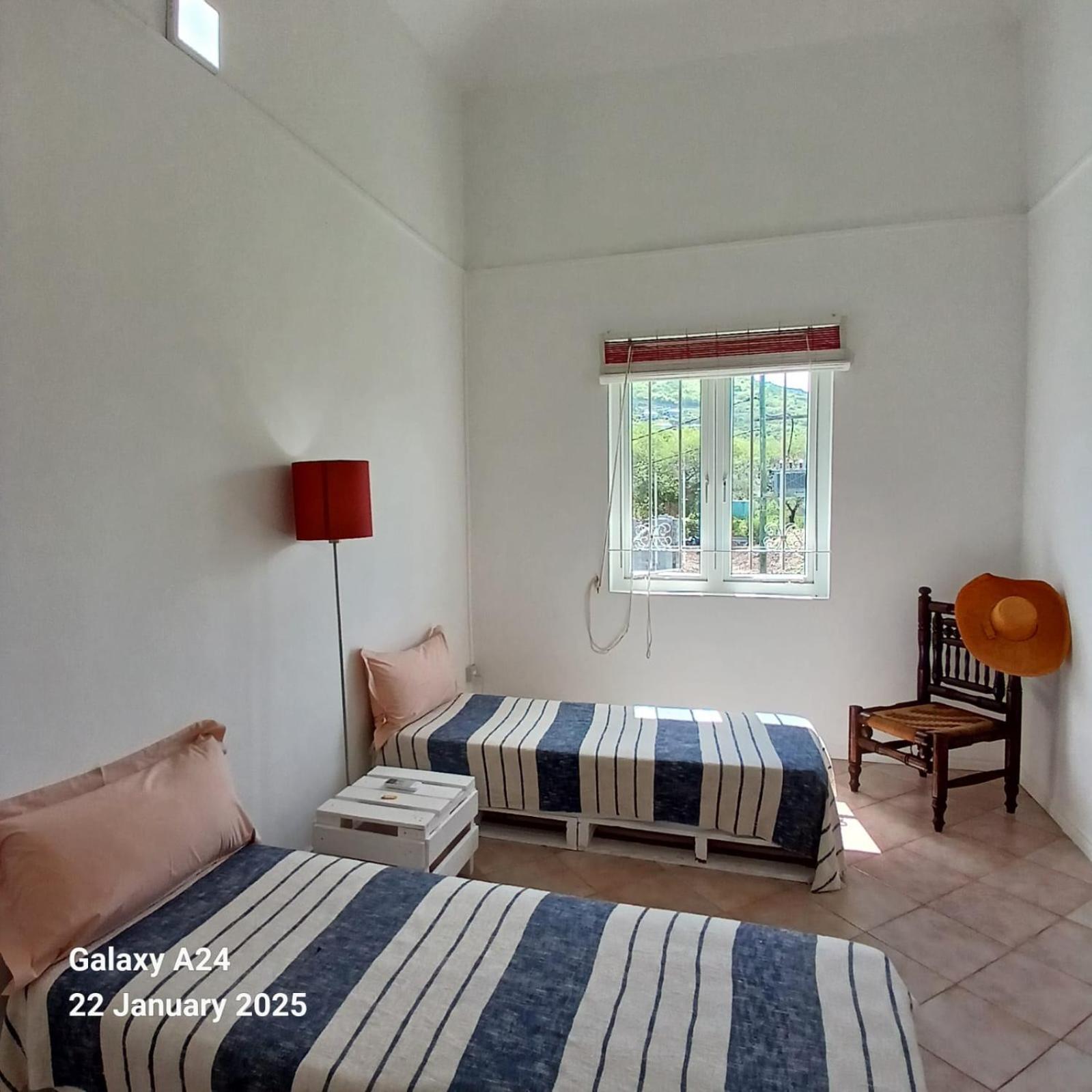 The Coral House Apartment Riviere Noire Ngoại thất bức ảnh