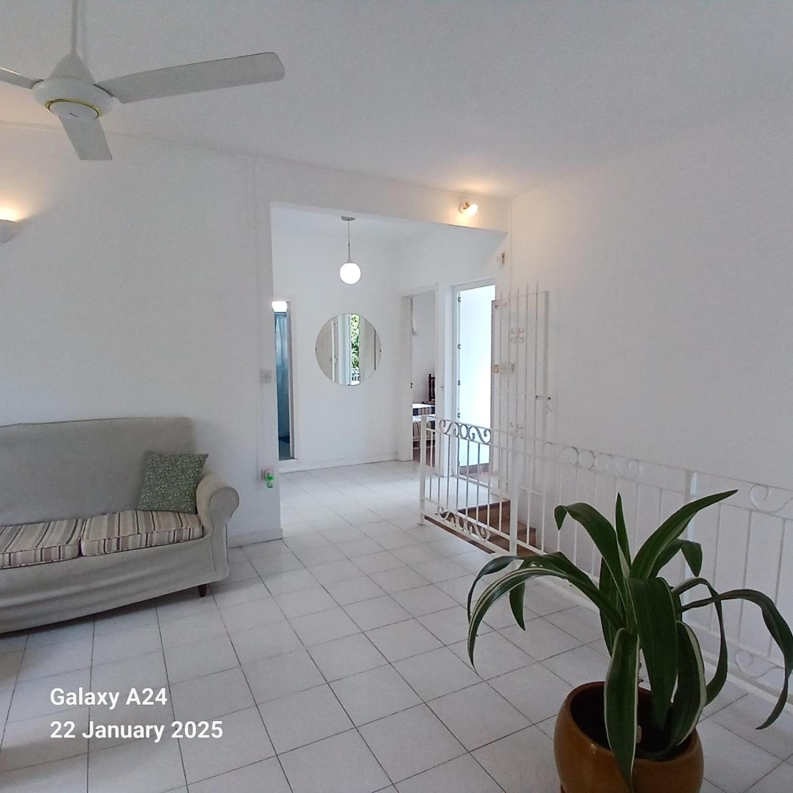 The Coral House Apartment Riviere Noire Ngoại thất bức ảnh