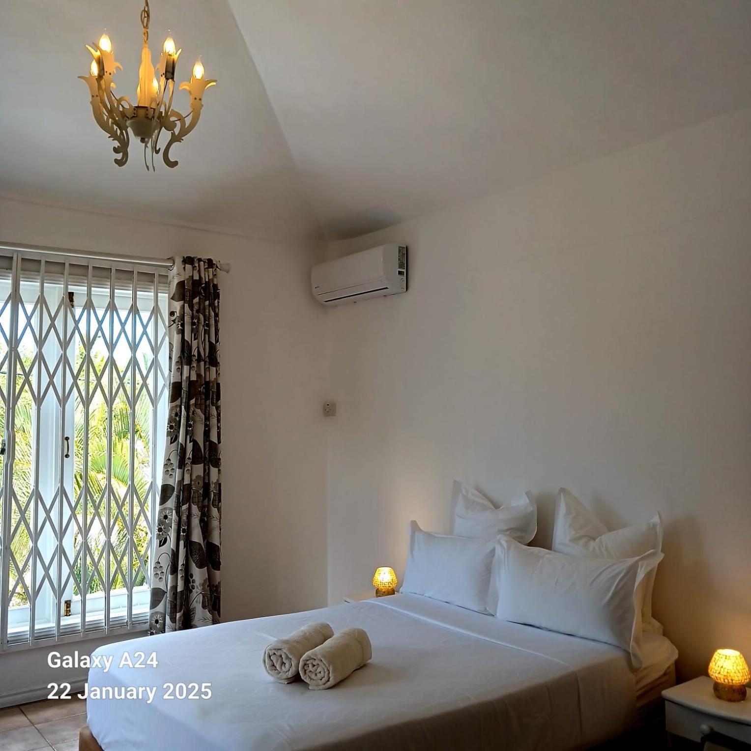 The Coral House Apartment Riviere Noire Ngoại thất bức ảnh